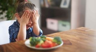 Neofobia alimentar infantil: o que é e como lidar